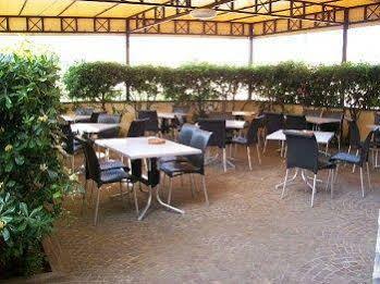 Hotel Santa Lucia กาสชินา ภายนอก รูปภาพ