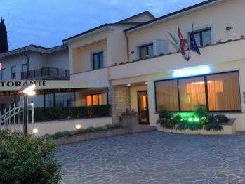 Hotel Santa Lucia กาสชินา ภายนอก รูปภาพ