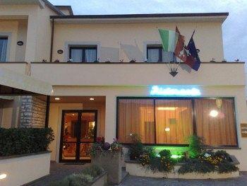 Hotel Santa Lucia กาสชินา ภายนอก รูปภาพ